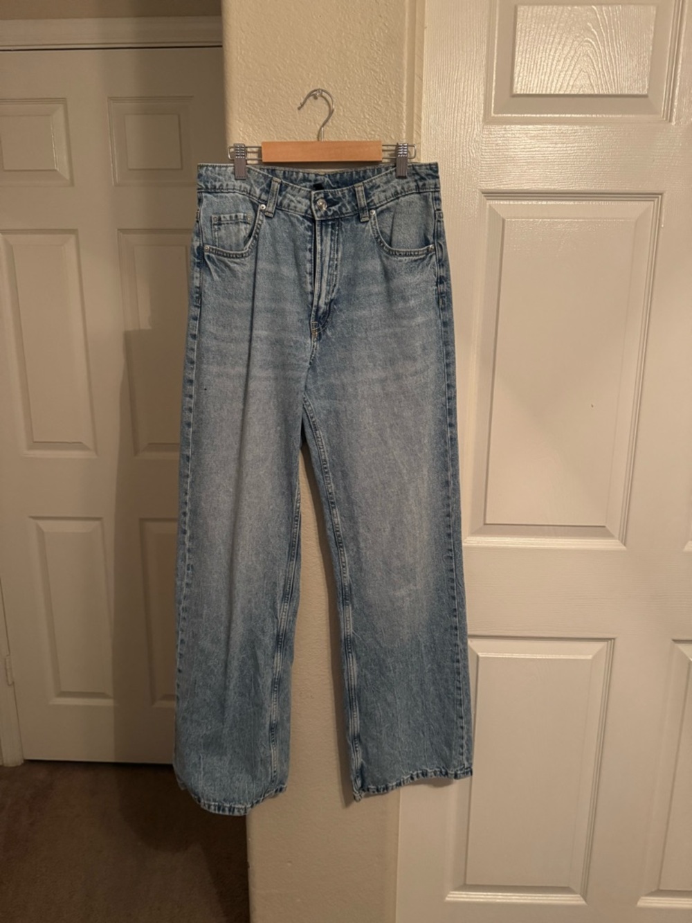 H&M Light Wash Relaxed Women’s Jeans